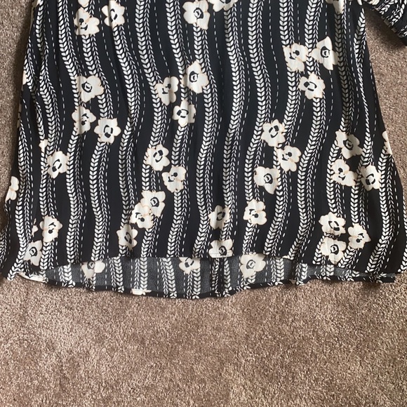 Express long sleeve flower dress - Picture 4 of 6